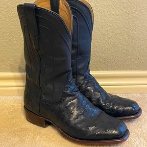 Brand new, Bought for one event. Never worn again. 9.5D Full Quill ostrich